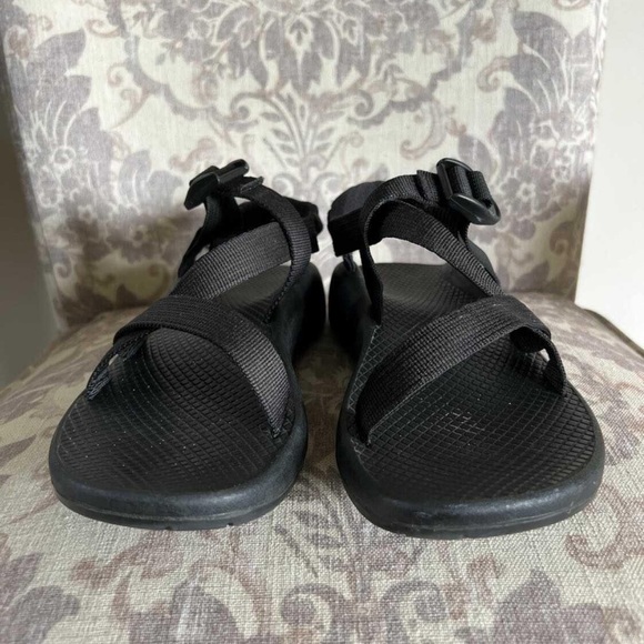 Women’s size 8.  Wore 3 times.  Just not a good fit for my feet. - Picture 3 of 3